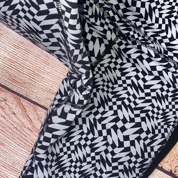 Nike Dry-Fit Women’s Abstract Leggings Medium - Picture 8 of 8